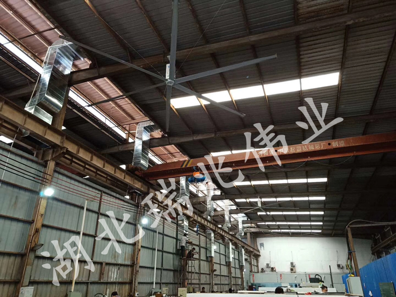 瑞泰風大型工業(yè)風扇是高大廠房車間夏季通風降溫的必備神器！